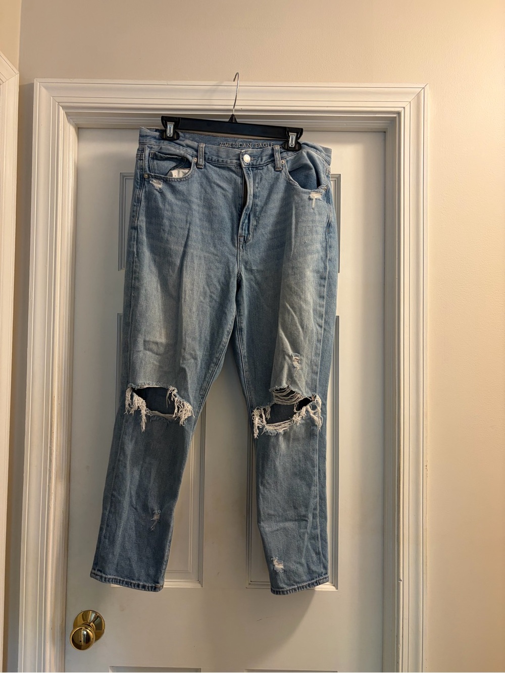 American Eagle Outfitters Light Blue Distressed Boyfriend Jeans